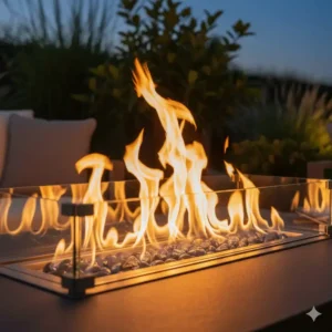 Nahaufnahme der Flammen der gas feuerstelle tisch terrasse.