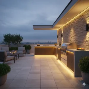 "Stimmungsvolle Terrassenbeleuchtung Außenküche: Indirekte LED-Lichtbänder in der Außenküche für eine gemütliche Atmosphäre."