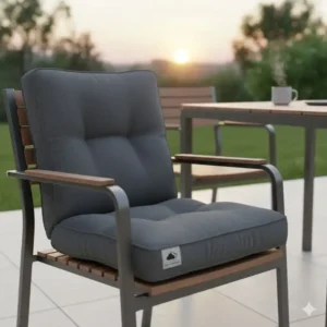 Detailansicht eines dicken, bequemen Sitzkissens, das den Komfort der wetterfeste Kissen Außenküche unterstreicht.