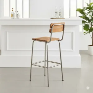 Barhocker Außenküche Edelstahl mit einer Sitzfläche aus Teakholz als stilvolle Variante.