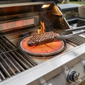 Leistungsstarker Infrarot-Brenner eines Einbaugrills im direkten Funktions-Vergleich.