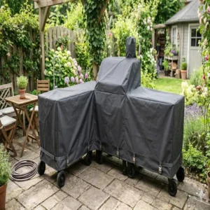 Robuste Schutzhülle für eine Außenküche für Mietgarten geeignet gegen Witterung.