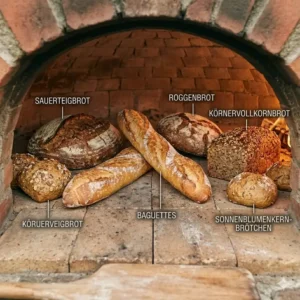 Verschiedene Brotsorten, die man in einem pizzaofen für brot backen outdoor im Garten zubereiten kann.